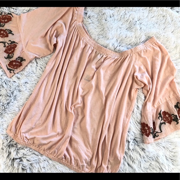 Jessica Simpson Tops - Jessica Simpson Bohemian off shoulder top